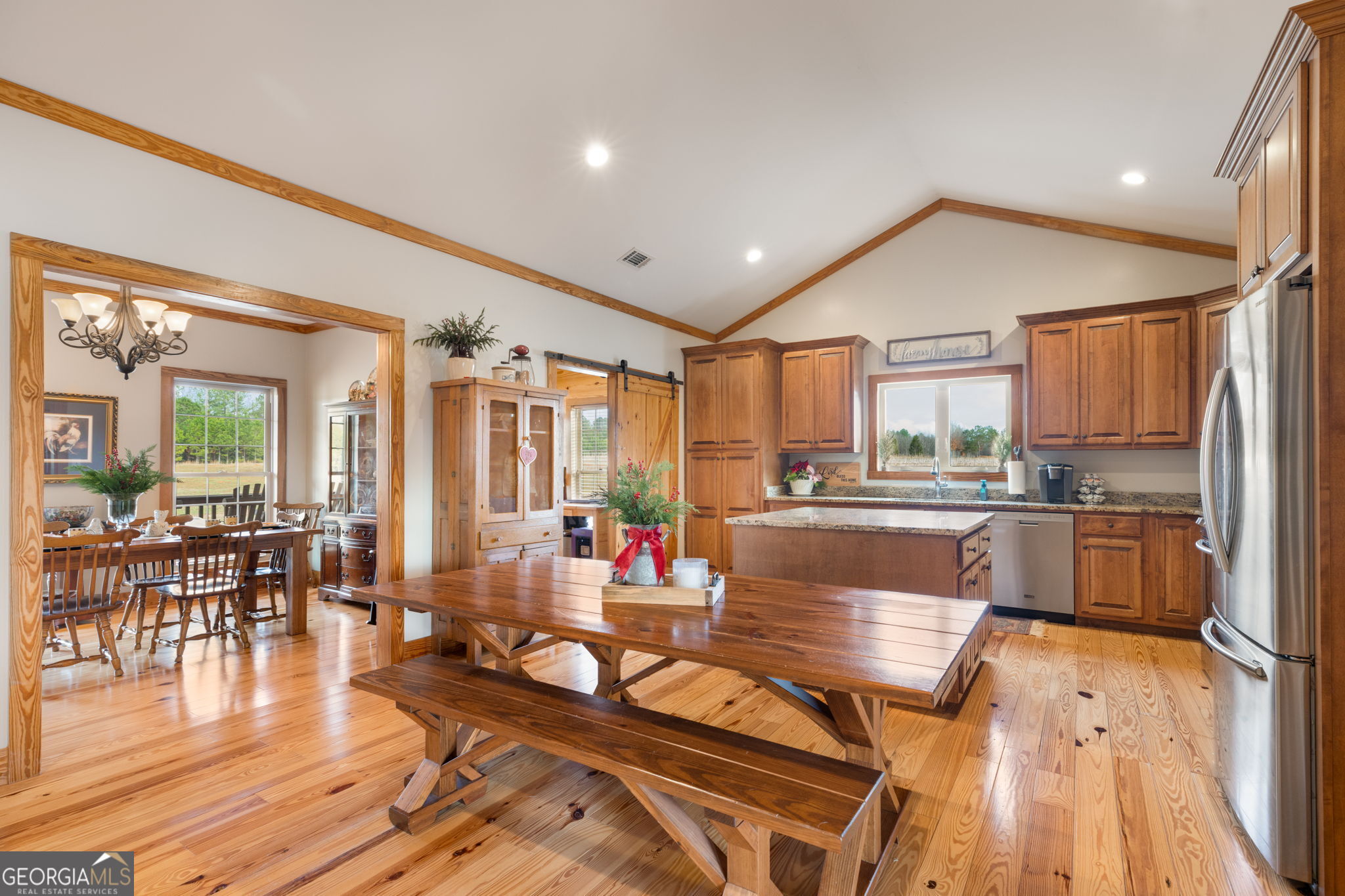 2770 Jones Road Sandersville, GA 31082 - Photo 14 of 80 a living room with furniture and a large window