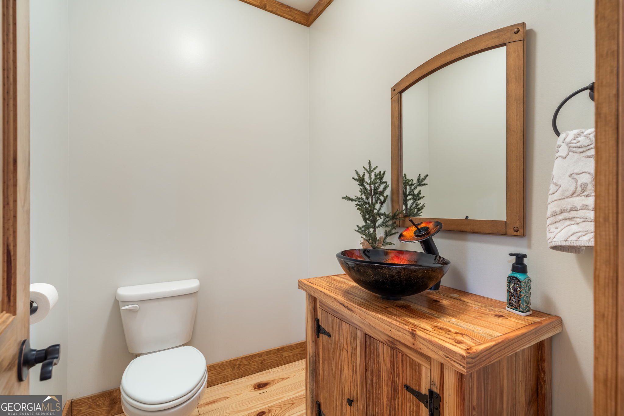 2770 Jones Road Sandersville, GA 31082 - Photo 28 of 80 a bathroom with a toilet a sink and a mirror