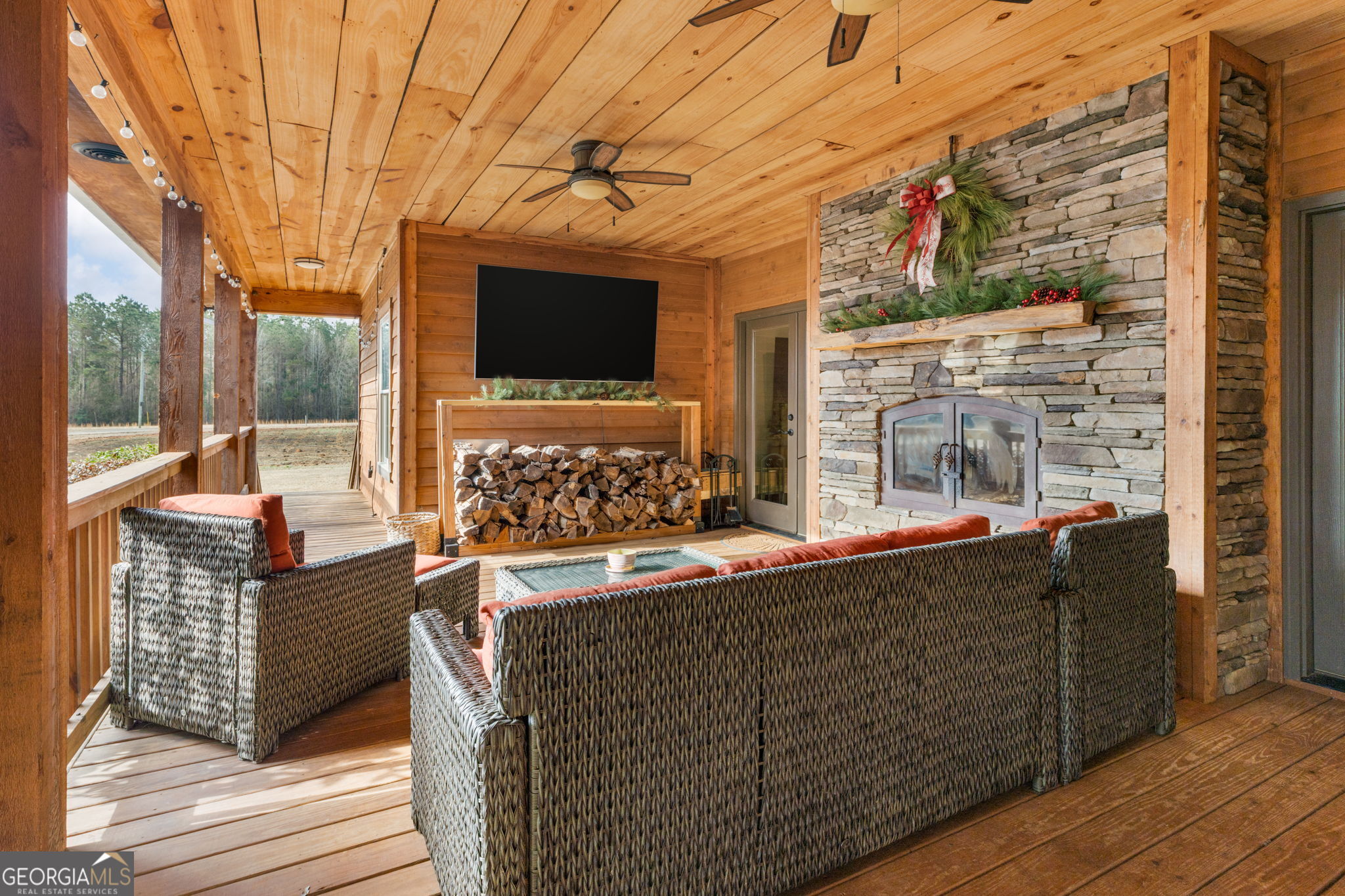 2770 Jones Road Sandersville, GA 31082 - Photo 48 of 80 a outdoor living space with furniture