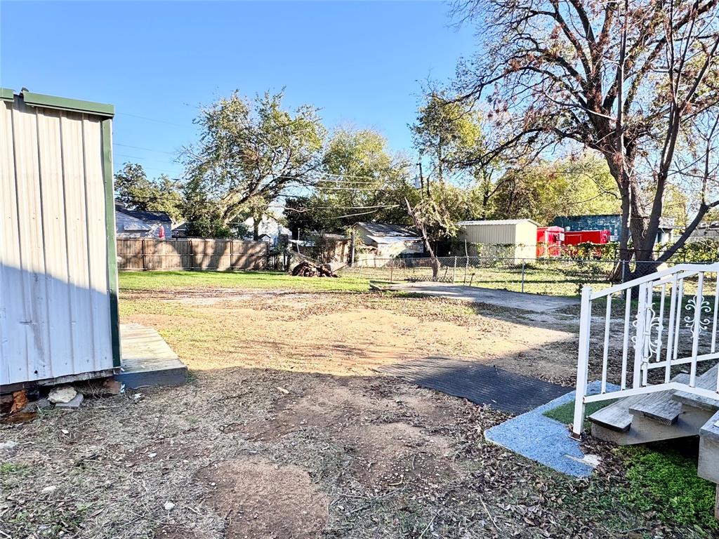 202 North Riverside Drive Fort Worth, TX 76111 - Photo 22 of 25 a view of a house with backyard and sitting area