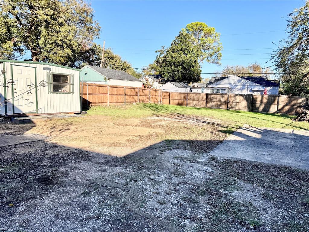 202 North Riverside Drive Fort Worth, TX 76111 - Photo 25 of 25 a view of a yard with a house