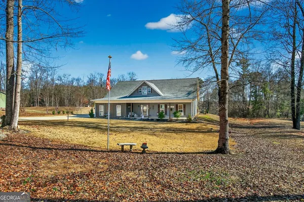 a view of a house with a yard