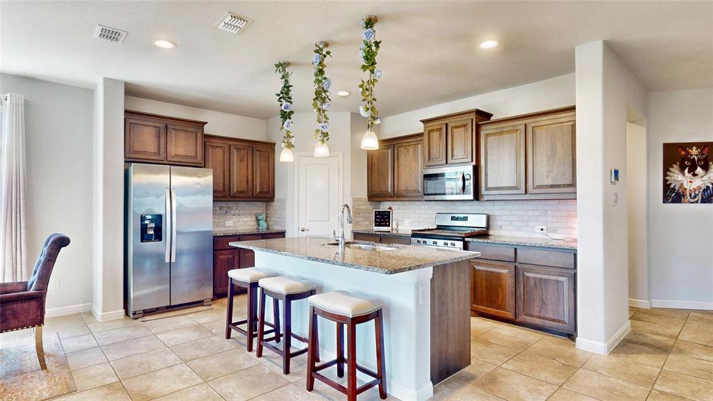 444 Skipper Lane Azle, TX 76020 - Photo 2 of 33