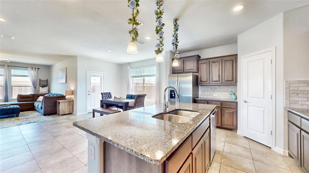 444 Skipper Lane Azle, TX 76020 - Photo 3 of 33