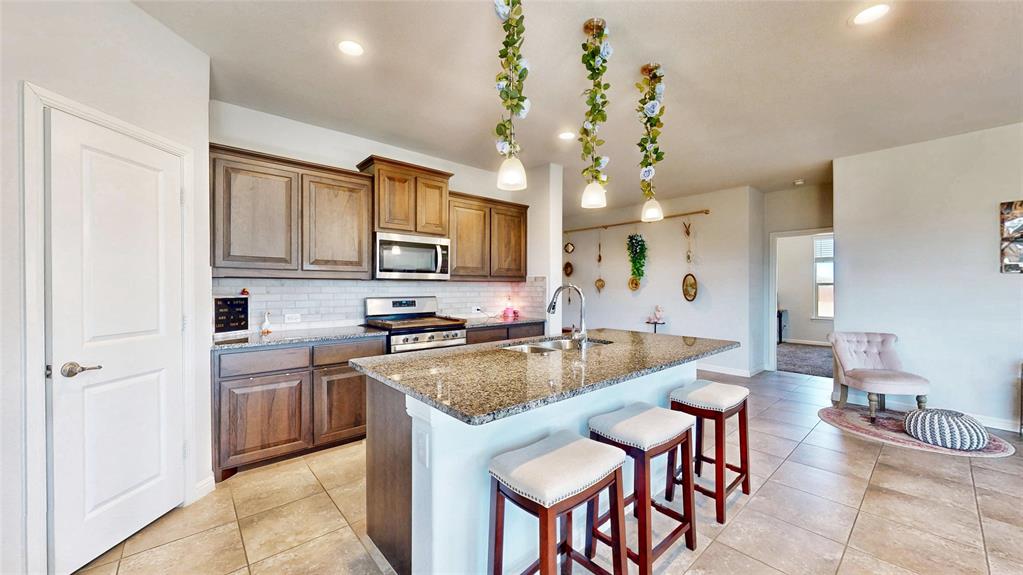 444 Skipper Lane Azle, TX 76020 - Photo 5 of 33