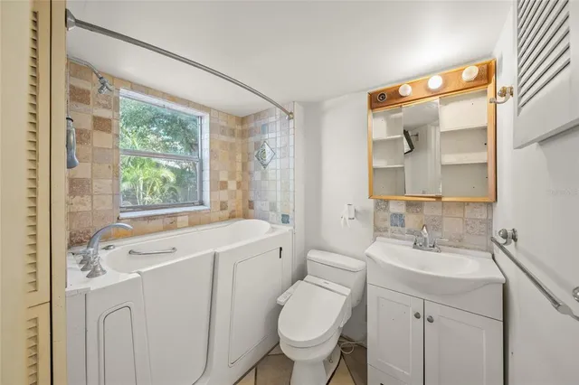 $2,000,000 | 2830 Bay Shore Circle, Sarasota, FL 34234