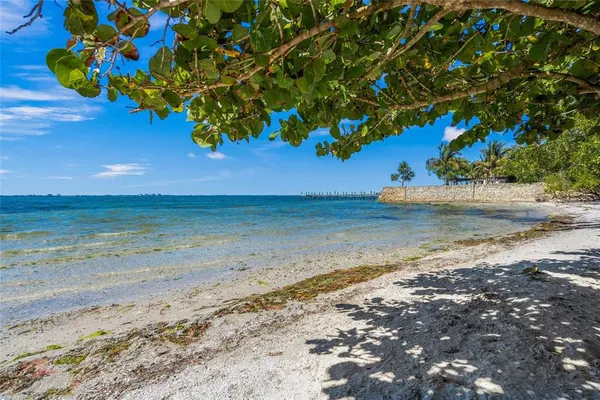 $2,000,000 | 2830 Bay Shore Circle, Sarasota, FL 34234