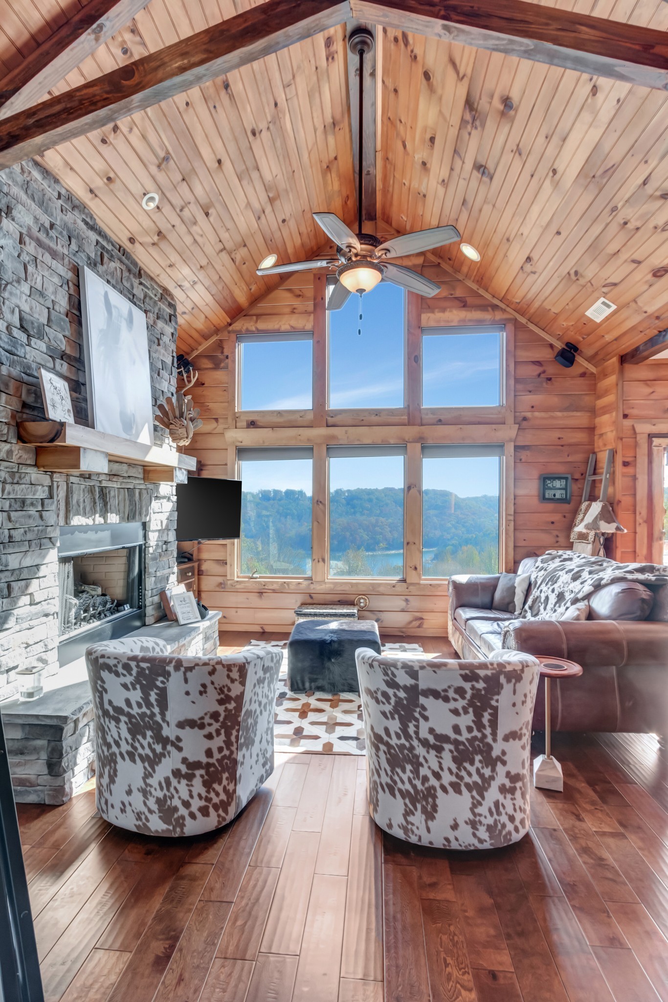 5320 Coconut Ridge Road Smithville, TN 37166 - Photo 22 of 52 a living room with furniture and a table