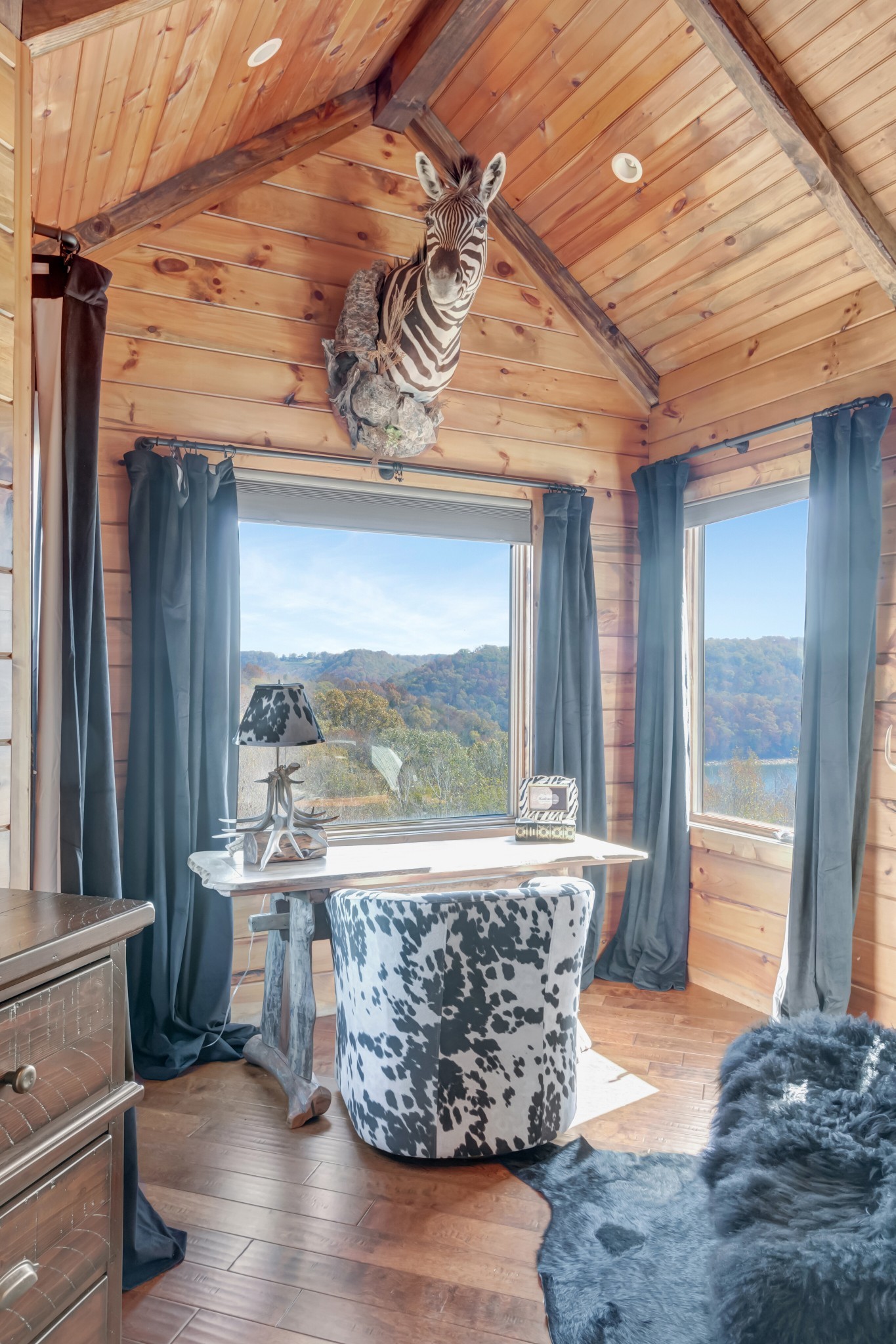 5320 Coconut Ridge Road Smithville, TN 37166 - Photo 33 of 52 a living room with a couch and a table
