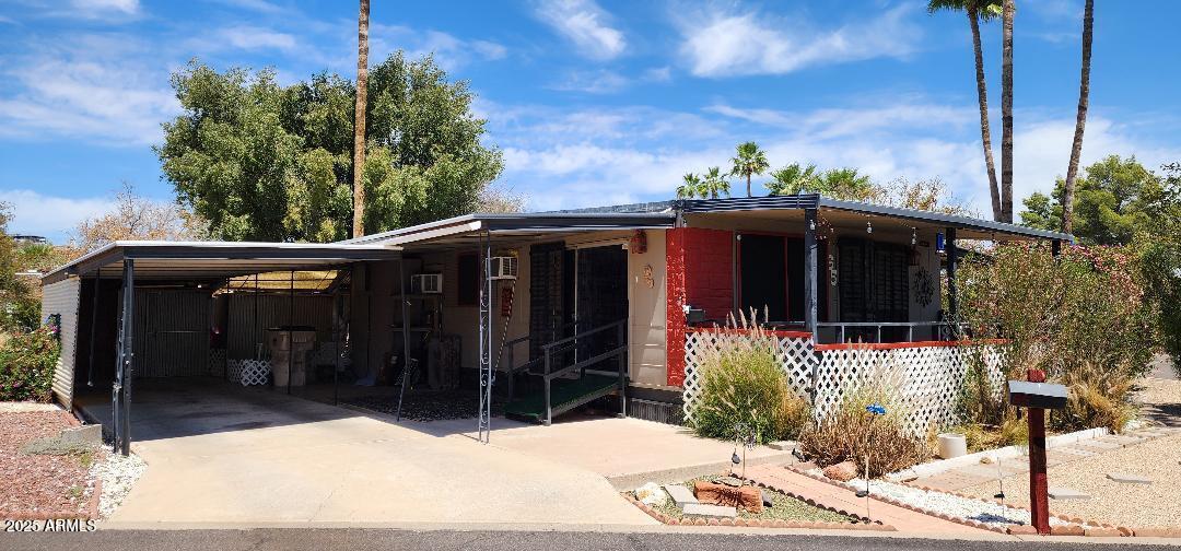 a view of house with pathway