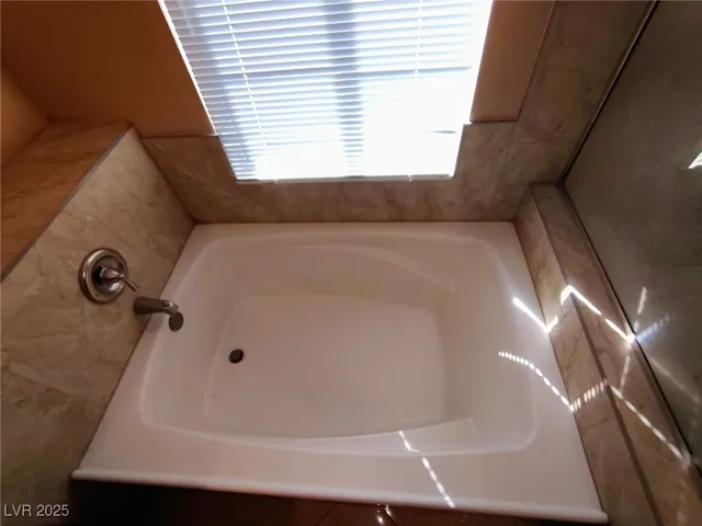 $2,700 | 2574 Golden Bay Court, Henderson, NV 89052