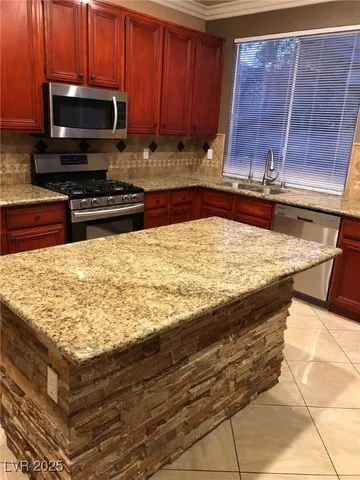 $2,700 | 2574 Golden Bay Court, Henderson, NV 89052