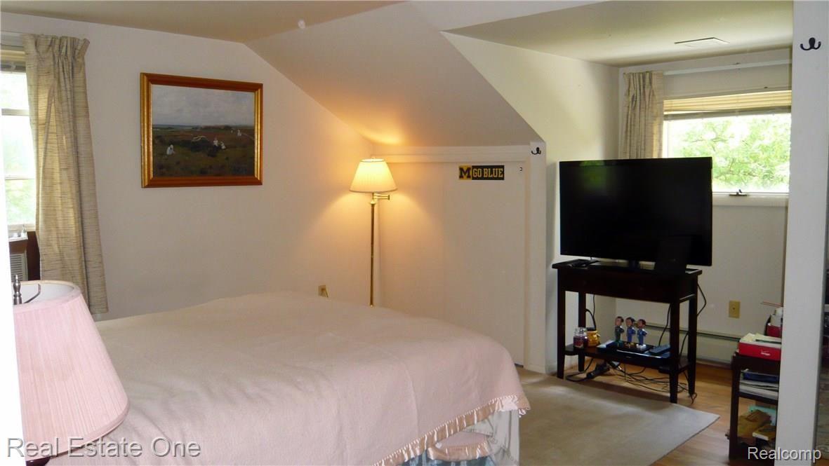 9639 Currie Road Northville, MI 48167 - Photo 17 of 24 2ND LARGE BEDROOM WITH WALK IN CLOSET