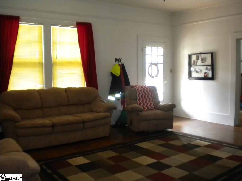 307 East Florida Street Clinton, SC 29325 - Photo 3 of 24 Gallery Image 3