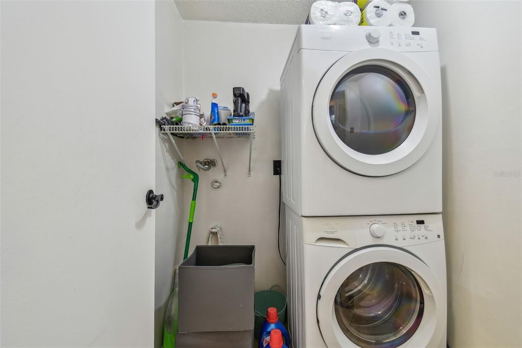 134 Sycamore Lane, Unit H Oldsmar, FL 34677 - Photo 23 of 44 a utility room with dryer and washer