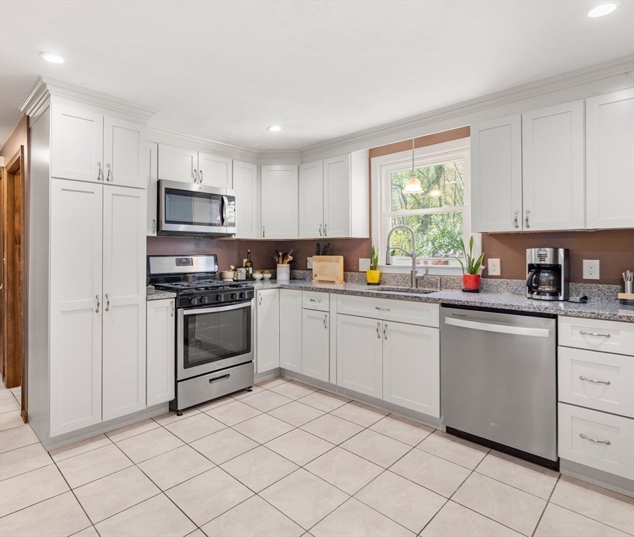 5 Forrest Road Westford, MA 01886 - Photo 12 of 34