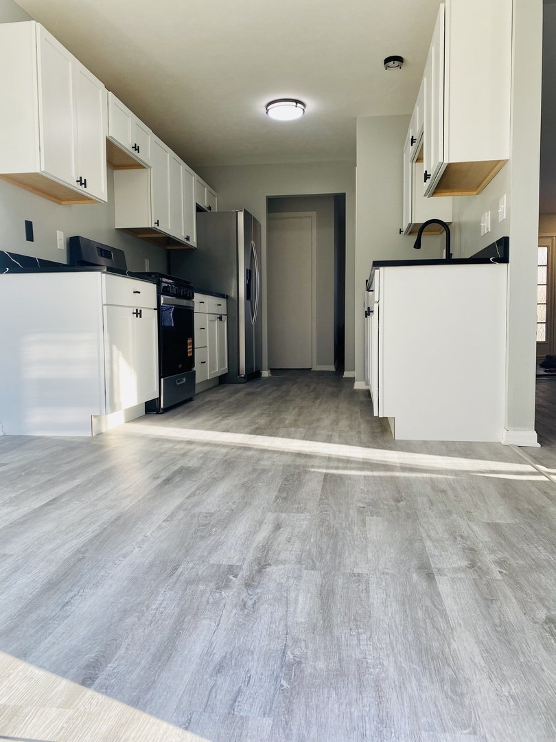 104 Rochester Road Northeast Poplar Grove, IL 61065 - Photo 4 of 22