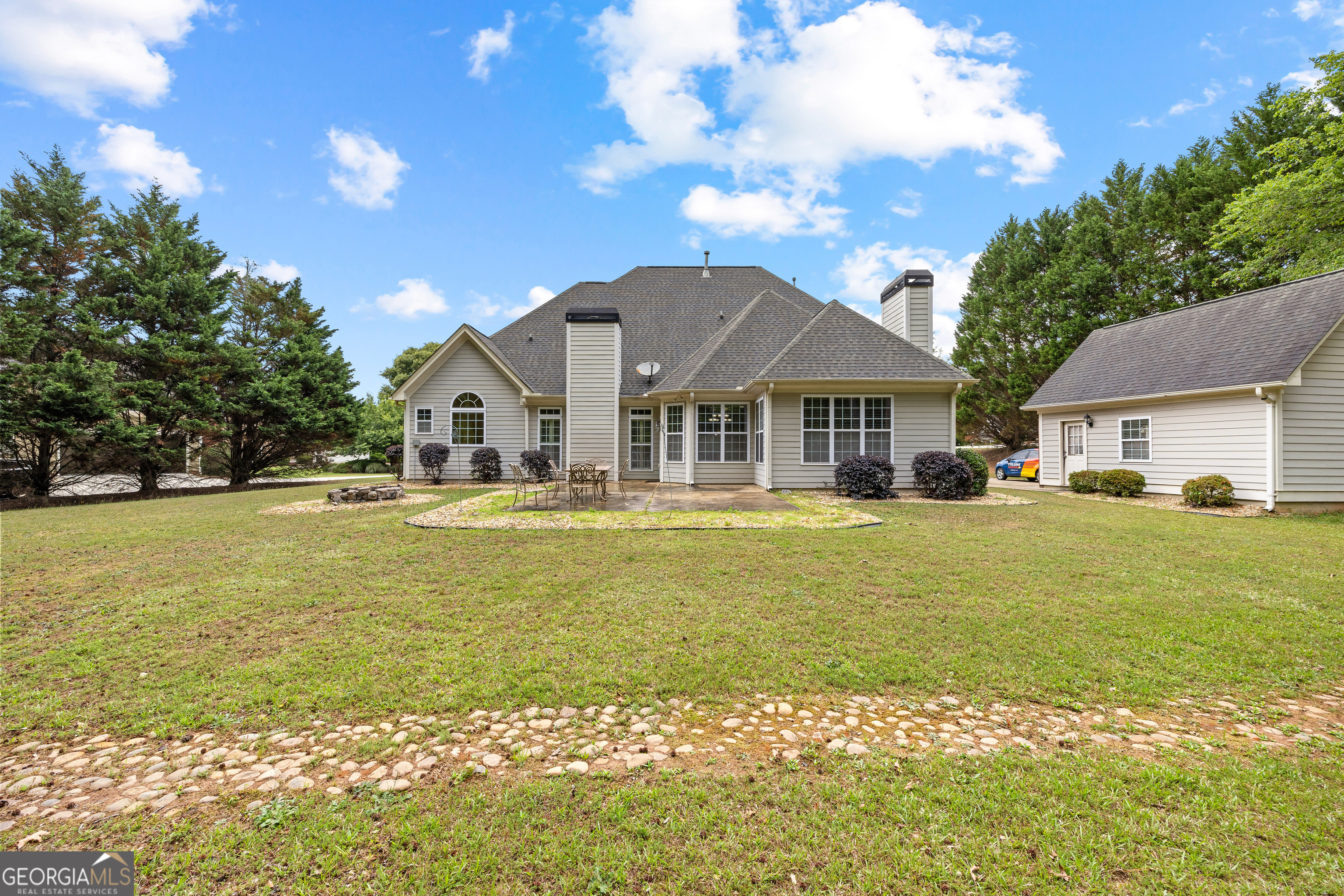 120 Shankhill Ridge Tyrone, GA 30290 - Photo 49 of 54 a house with swimming pool in front of it