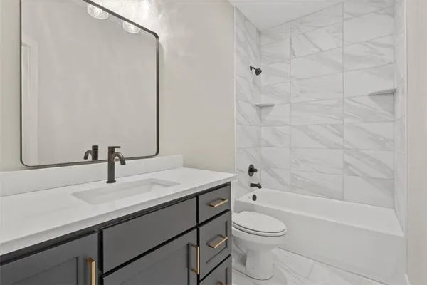 $689,500 | 2303 Southwest Serena Place, Lee's Summit, MO 64082