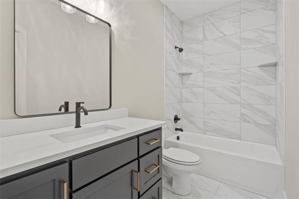 2303 Southwest Serena Place Lee's Summit, MO 64082 - Photo 15 of 32