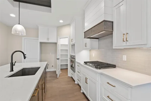 $689,500 | 2303 Southwest Serena Place, Lee's Summit, MO 64082