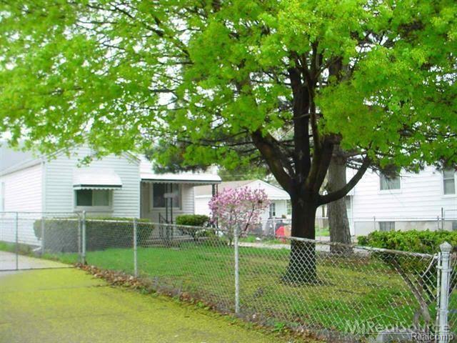 8477 Toepfer Road Warren, MI 48089 - Photo 1 of 11 1.JPG
