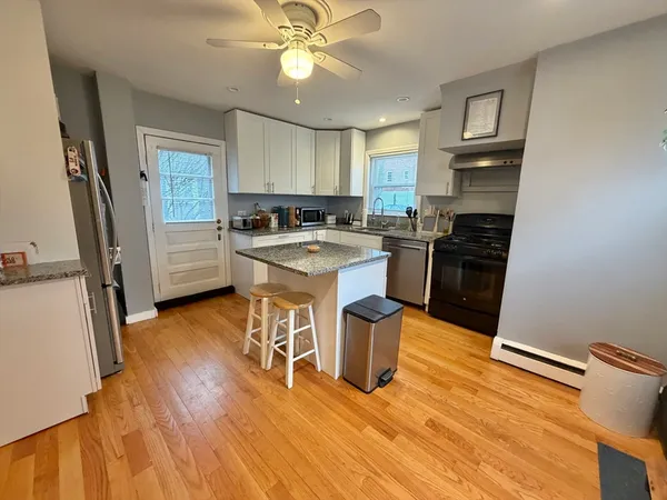 $2,600 | 42 Court Street, Unit 1, Newton, MA 02458