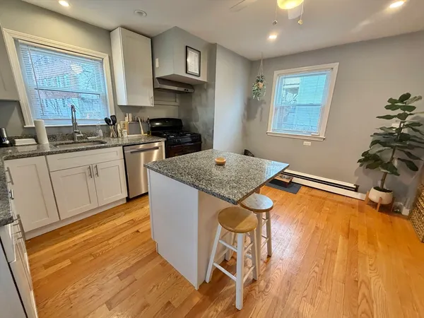 $2,600 | 42 Court Street, Unit 1, Newton, MA 02458