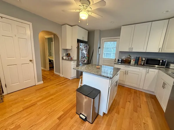 $2,600 | 42 Court Street, Unit 1, Newton, MA 02458