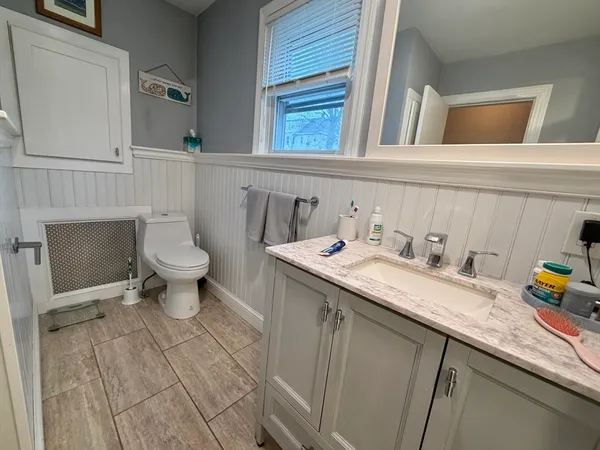 $2,600 | 42 Court Street, Unit 1, Newton, MA 02458