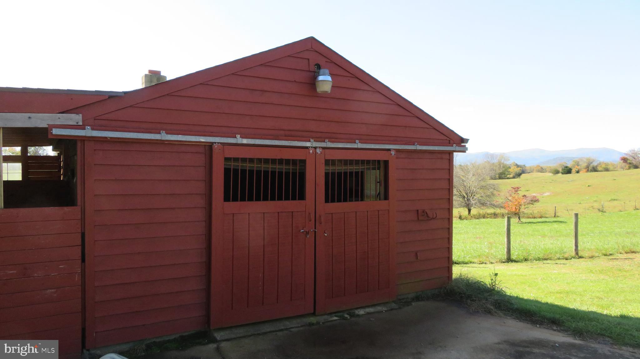 55 West View Lane Castleton, VA 22716 - Photo 15 of 64 Barn/Garage