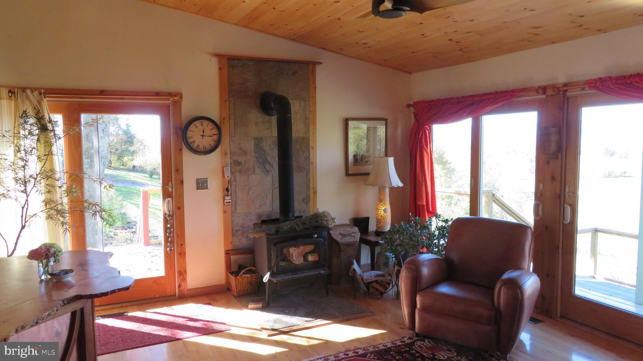 55 West View Lane Castleton, VA 22716 - Photo 23 of 64 Living Room