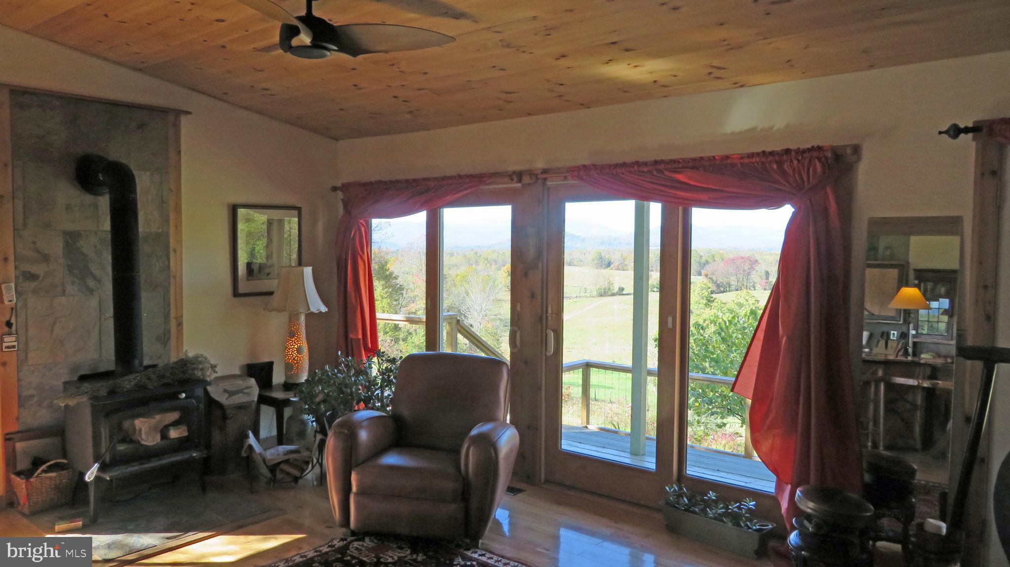 55 West View Lane Castleton, VA 22716 - Photo 24 of 64 Living Room