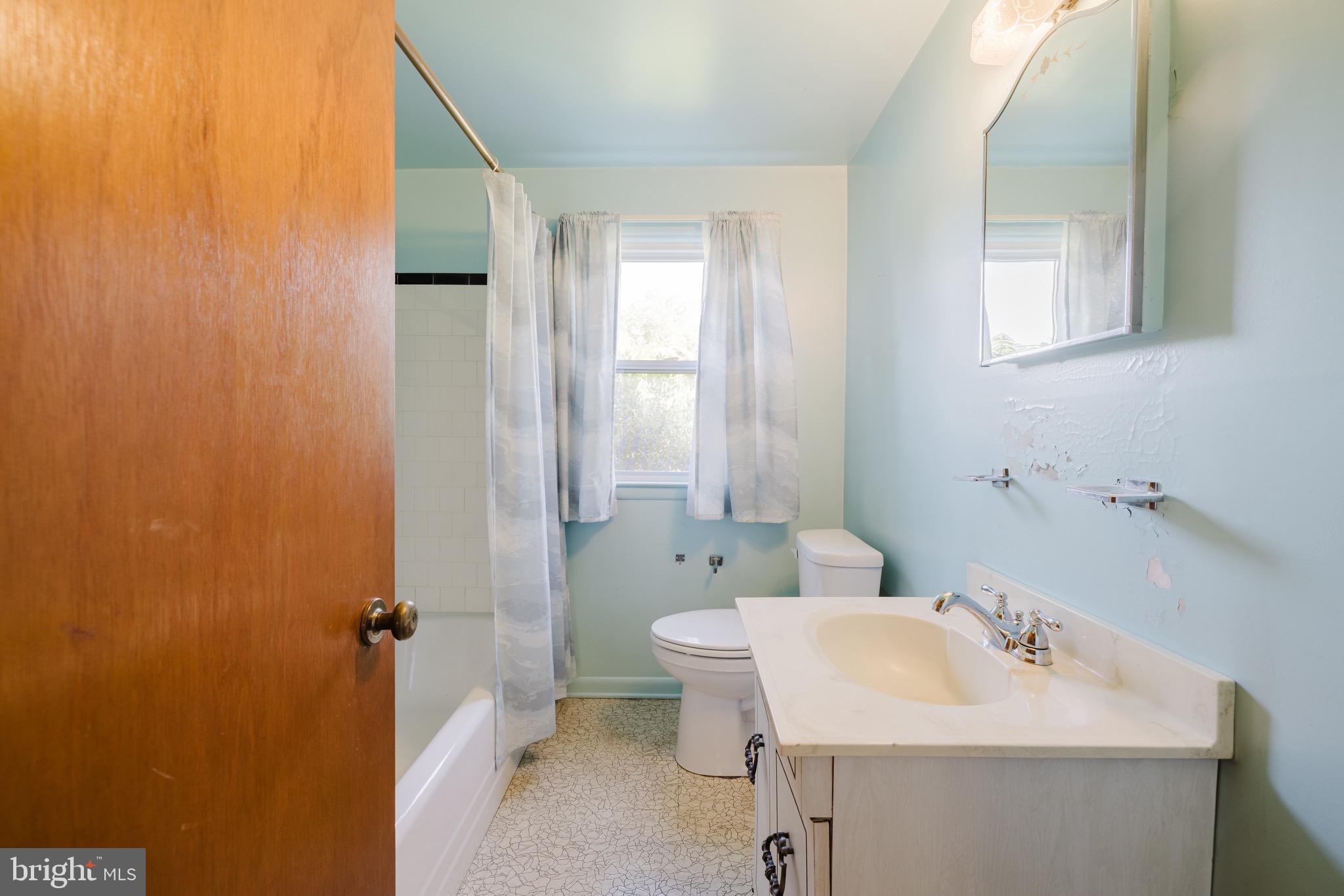 716 Providence Road Baltimore, MD 21286 - Photo 21 of 34 full bath on lower on near bedroom #4 & FR