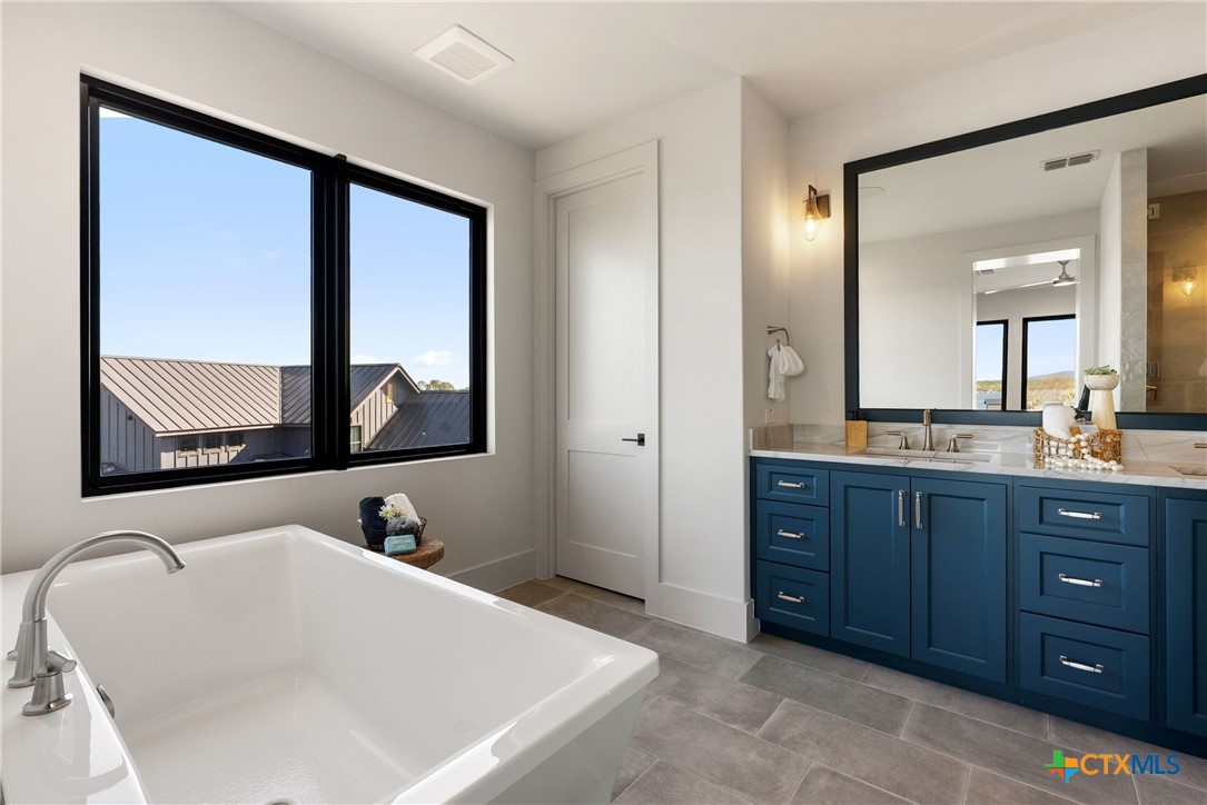 175 Pointview Drive Marble Falls, TX 78654 - Photo 25 of 34 a bathroom with a tub sink and mirror
