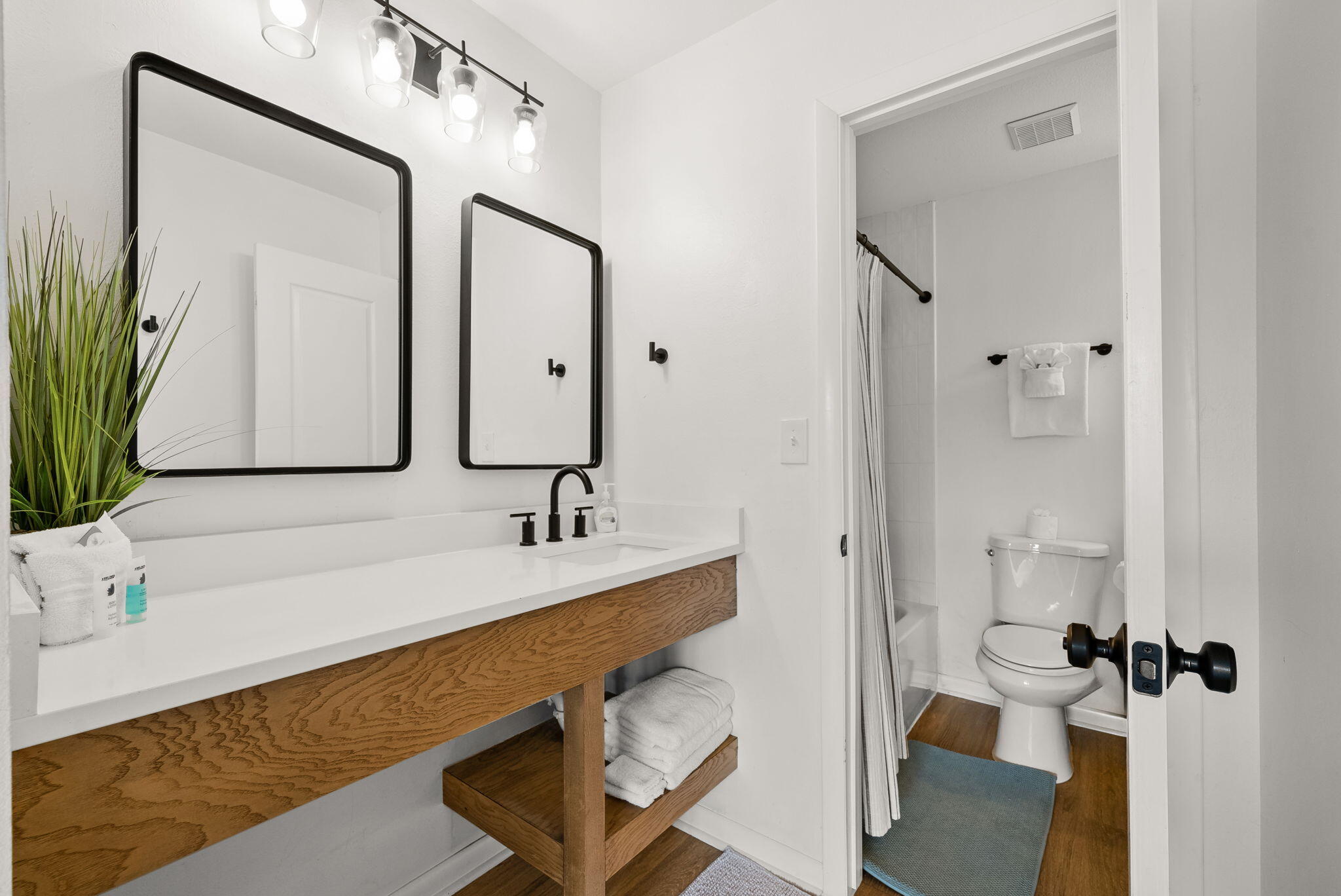 17620 Front Beach Road, Unit J2 Panama City Beach, FL 32413 - Photo 4 of 30 a bathroom with a bathtub and a sink