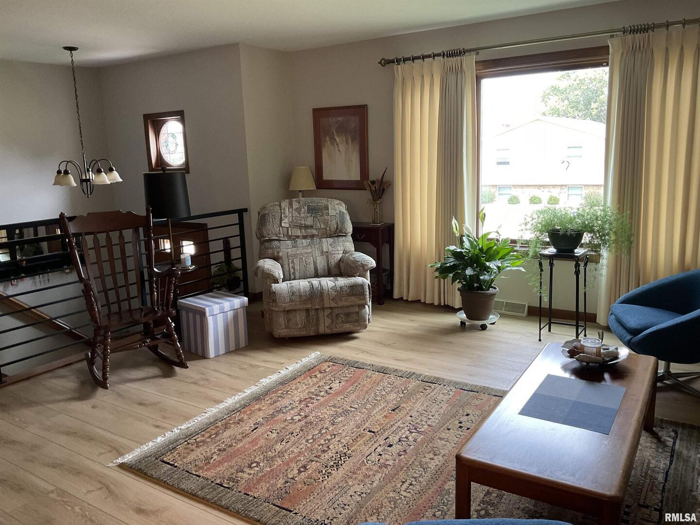 809 West Spring Street Eldridge, IA 52748 - Photo 7 of 50 Gallery Image 7