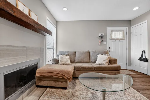 $204,500 | 935 La Posada Drive, Unit 128, Austin, TX 78752