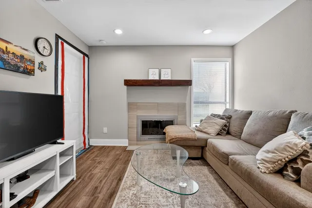 $204,500 | 935 La Posada Drive, Unit 128, Austin, TX 78752