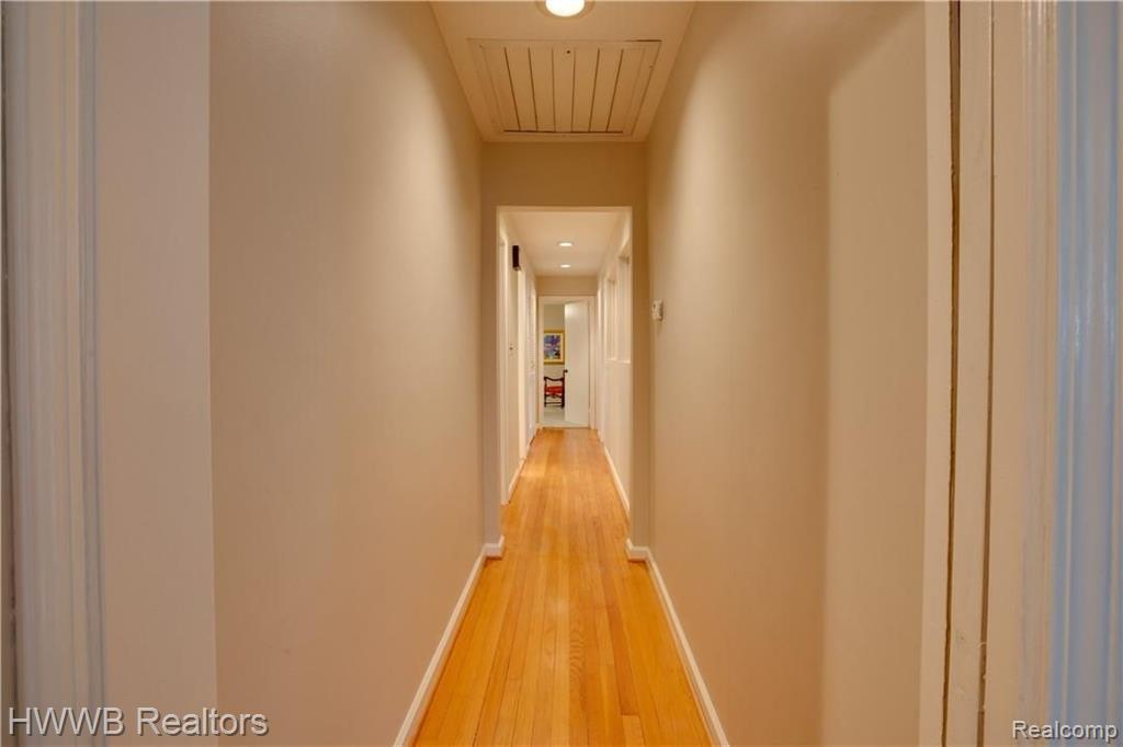 18134 Riverside Drive Beverly Hills, MI 48025 - Photo 5 of 34