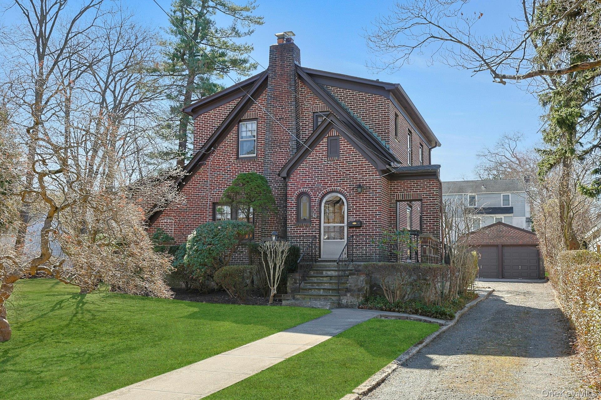 10 Robins Road New Rochelle, NY 10801 - Photo 1 of 24