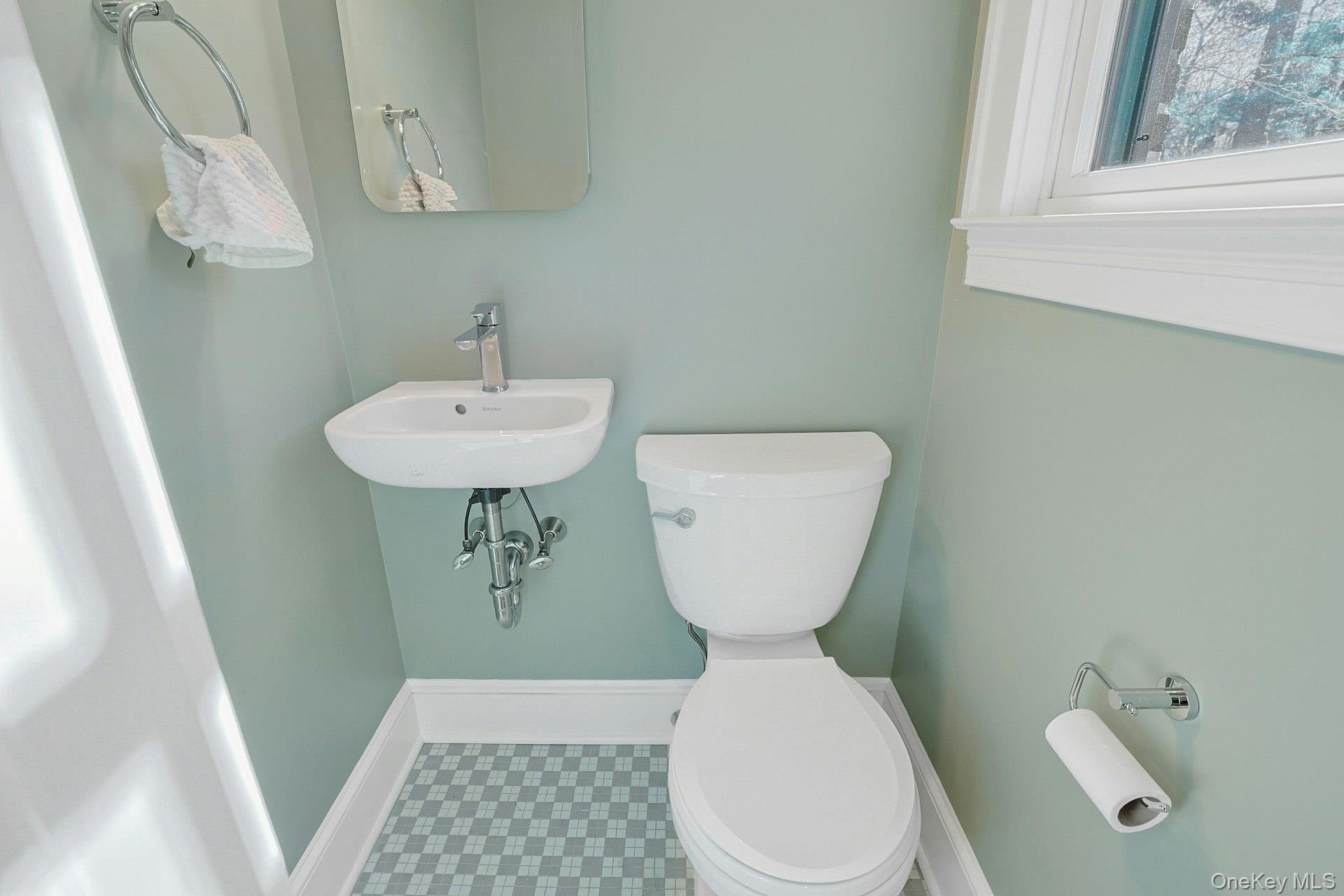 10 Robins Road New Rochelle, NY 10801 - Photo 15 of 24