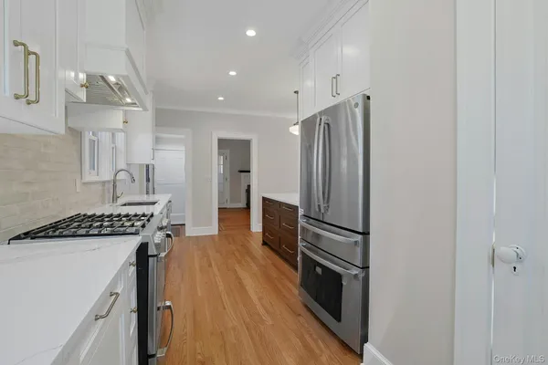 $6,400 | 10 Robins Road, New Rochelle, NY 10801