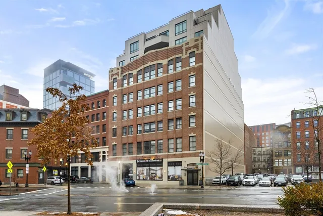 $1,050,000 | 121-127 Portland Street, Unit 307, Boston, MA 02114