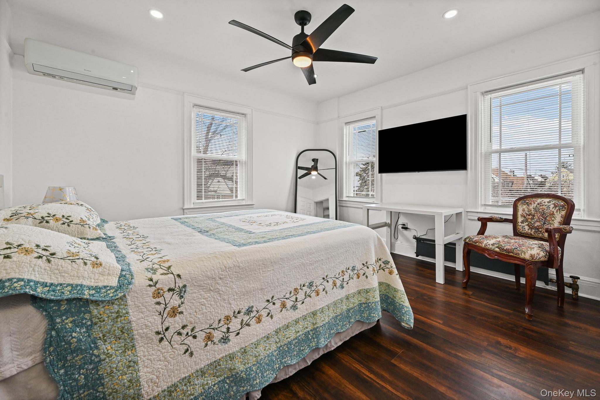 6 Dubonnet Road Valley Stream, NY 11581 - Photo 13 of 27