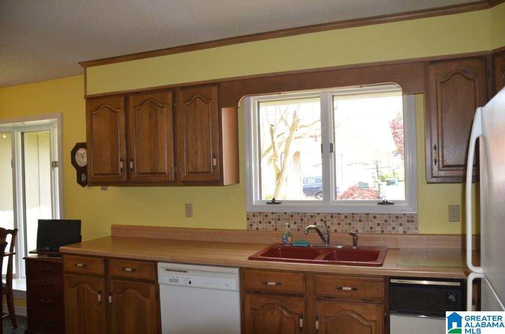 708 Hillyer High Road Anniston, AL 36207 - Photo 2 of 45