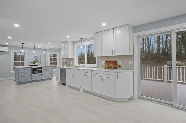 $1,099,900 | 260 Summer Street, Walpole, MA 02071