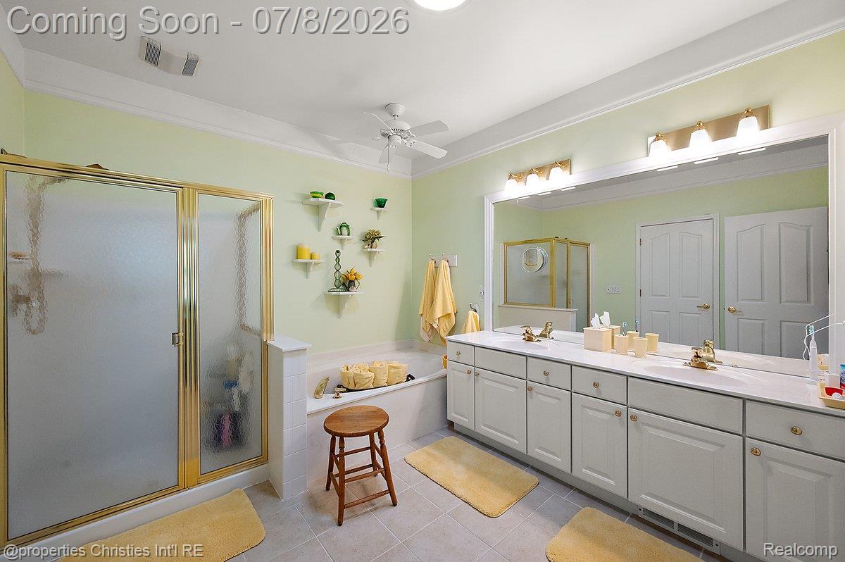 1946 Dunham Drive Rochester, MI 48306 - Photo 26 of 38 Bathroom featuring a double vanity