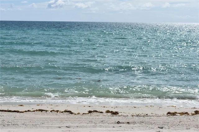 $6,000 | 6365 Collins Avenue, Unit 3804, Miami Beach, FL 33141