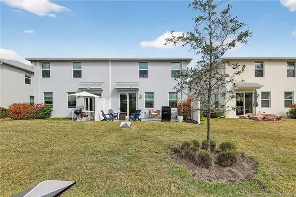 a view of a house with backyard porch and furniture